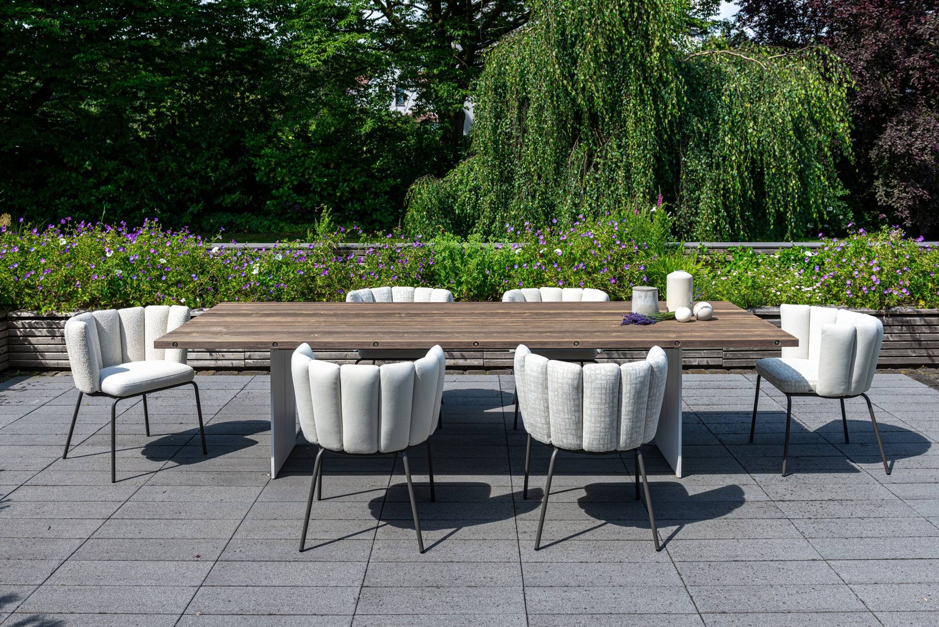 GAIA Outdoor Tafel im Garten