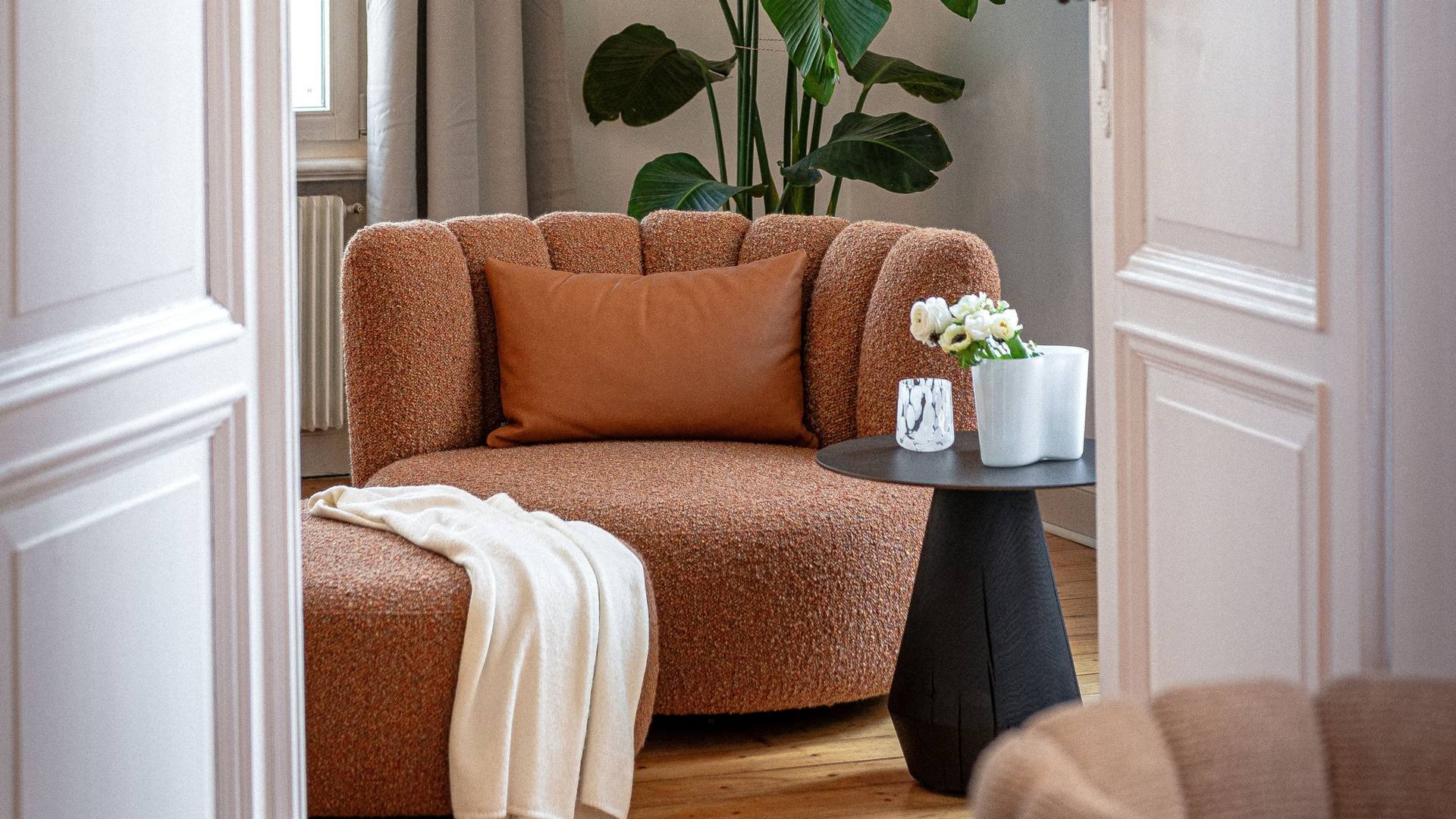 GAIA DIVANO Loungesessel mit Ottoman im Wohnzimmer