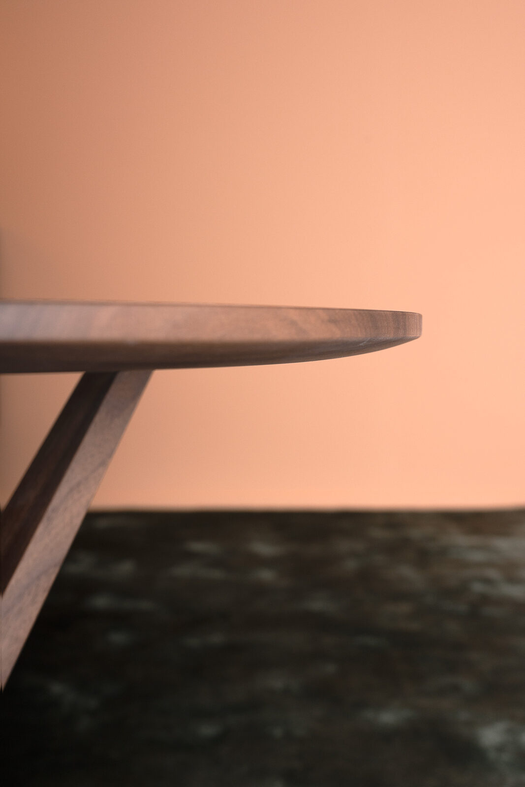 Rodam Nodi Beistelltisch in Nussbaum, Detail