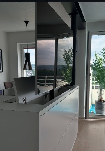 Weißes Sideboard als Raumteiler